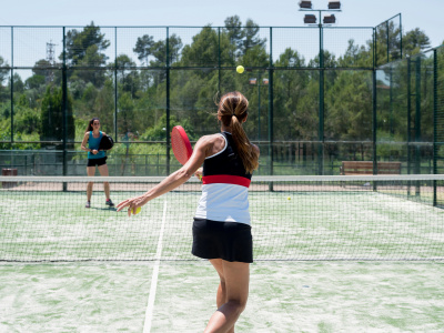 Výstavba športovísk a padelových kurtov